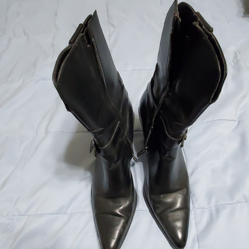 Biking boots